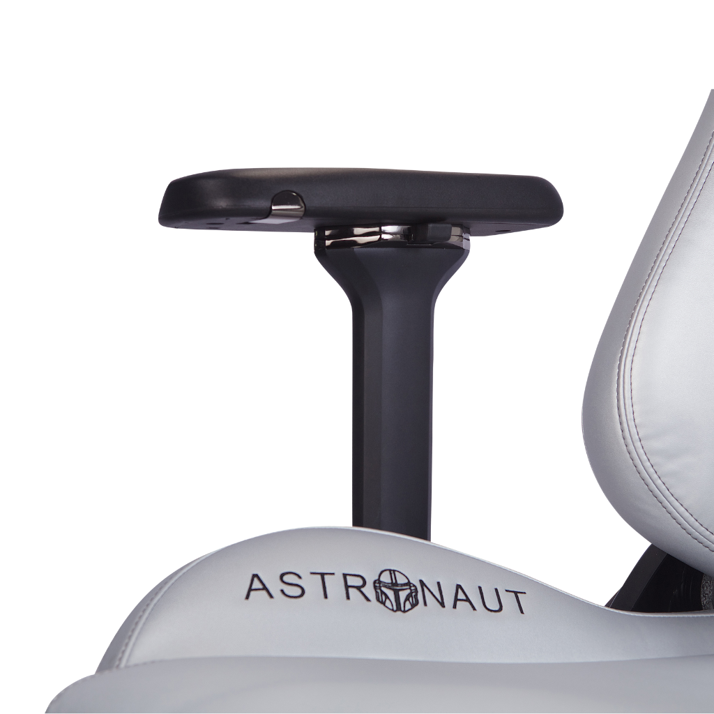 STARWARS Limited Edition: Astronaut Mandalorian